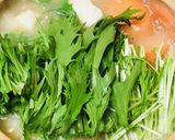 鶏肉とキノコの雑炊●水菜をのせて作り方4写真