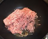 挽き肉と芽キャベツのXO醤炒め作り方3写真