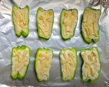 チーズが乗ったピーマンの豆腐コーン詰め作り方1写真