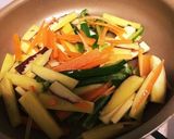 さつまいもと竹輪の鰻のたれ炒め作り方3写真