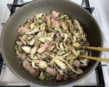 旨みベーコンで主役＊舞茸の簡単麺つゆ炒め作り方5写真