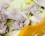 具材をはさむ●豚肉とキャベツの積み重ね鍋作り方4写真