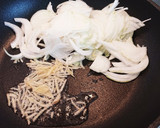新玉葱で♪厚揚げと豚バラのさっと煮カレー作り方3写真