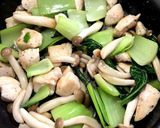 ダイエット飯 鶏胸青梗菜カットしめじ炒め作り方6写真