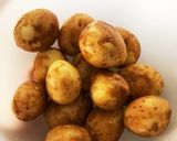 ゴロッと新じゃがと手羽元の照り煮作り方1写真