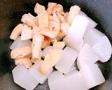 大根と油揚げと竹輪の煮物作り方1写真