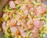 鶏胸肉とキウイのホロホロ煮作り方1写真