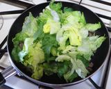 レタスとコリコリ牛すじ肉のオイスター炒め作り方5写真
