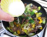 レタスとコリコリ牛すじ肉のオイスター炒め作り方7写真