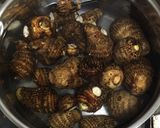 鶏肉と里芋と枝豆の柚子胡椒煮作り方1写真