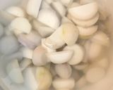 鶏肉と里芋と枝豆の柚子胡椒煮作り方2写真