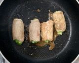レタスチーズ豚肉巻きのごま油めんつゆ焼き作り方3写真