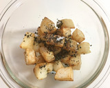 素焼きで簡単☘️長芋の胡麻まぶし作り方3写真