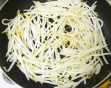 豚ロース肉ともやしのキムチマヨチーズ炒め作り方2写真
