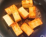 厚揚げ豆苗ツナ缶で簡単オイマヨ醤油炒め♪作り方3写真