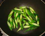 焼きアスパラとえのき茸のお味噌汁作り方2写真