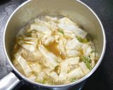 簡単！キャベツのお味噌汁☆回鍋肉風味汁作り方1写真