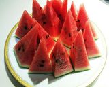 簡単かわいいスイカの食べやすい三角カット作り方1写真