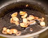 鮮やか⁂エビとアサリとそら豆の和風パスタ作り方6写真