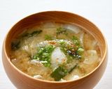 炒めて、旨い【新玉ねぎとワカメのお味噌汁作り方4写真