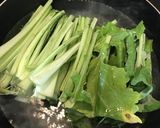 カブの葉と生姜の炒め物作り方2写真