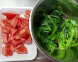 トマトと小松菜のデリ風塩昆布あえ作り方1写真