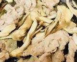 豚こま切れ肉とキノコの生クリームパスタ作り方2写真