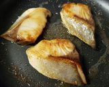 甘辛で簡単で美味しい～♪ぶりの照り焼き♡作り方2写真