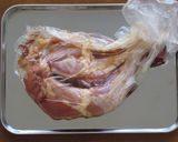 骨付き鶏もも肉の山賊焼き作り方1写真