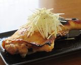 骨付き鶏もも肉の山賊焼き作り方4写真