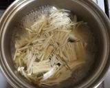 榎茸とワカメのヘルシースープ作り方1写真