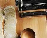 パスタマシンとセルクルでつくる餃子の皮作り方9写真