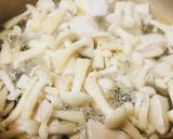 鶏ガラスープの素●鶏肉&茸の塩ネギ玉雑炊作り方2写真
