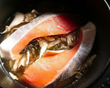 ストウブで鮭と舞茸とごぼうの炊き込みご飯作り方2写真