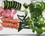 緑の夏野菜とフランクフルトのピリ辛パスタ作り方1写真