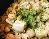 鶏肉とキノコ／マイタケの香草炒め作り方2写真