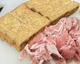 厚揚げと小松菜の豚バラごま味噌炒め作り方1写真