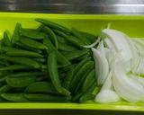 鶏ささみとスナップえんどうのピリ辛炒め作り方4写真