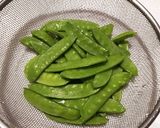 簡単&シンプル味付け☆絹さやのバター炒め作り方1写真