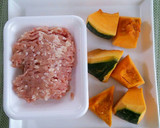 かぼちゃ☆ふわふわ鶏だんごの煮もの作り方1写真