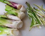 山ウドの茎の味噌汁（＾＾）作り方1写真