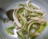 山ウドの茎の味噌汁（＾＾）作り方3写真