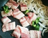 簡単♪豚バラと新玉葱の焼き肉丼♪作り方3写真