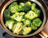 何食べ?ブロッコリー鶏肉のオイスター炒め作り方1写真