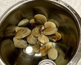 あさりの酒蒸し酢味噌かけ三つ葉とともに作り方1写真