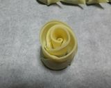いつもの餃子にひと手間！薔薇餃子の包み方作り方5写真