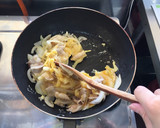 冷し中華簡単アレンジ｜豚肉と玉子炒めのせ作り方3写真