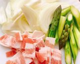 簡単！アスパラと豚肉のにんにく味噌炒め作り方1写真
