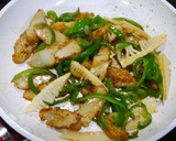 簡単！さつま揚げ☆青椒肉絲作り方3写真