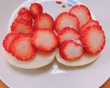 ♡じゅーしー苺のロールパン♡作り方1写真